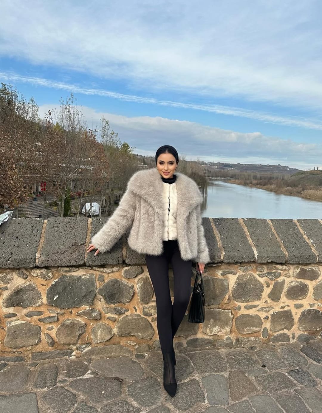 Yakakent Gizemli Kadın Escort Bayan Nazım