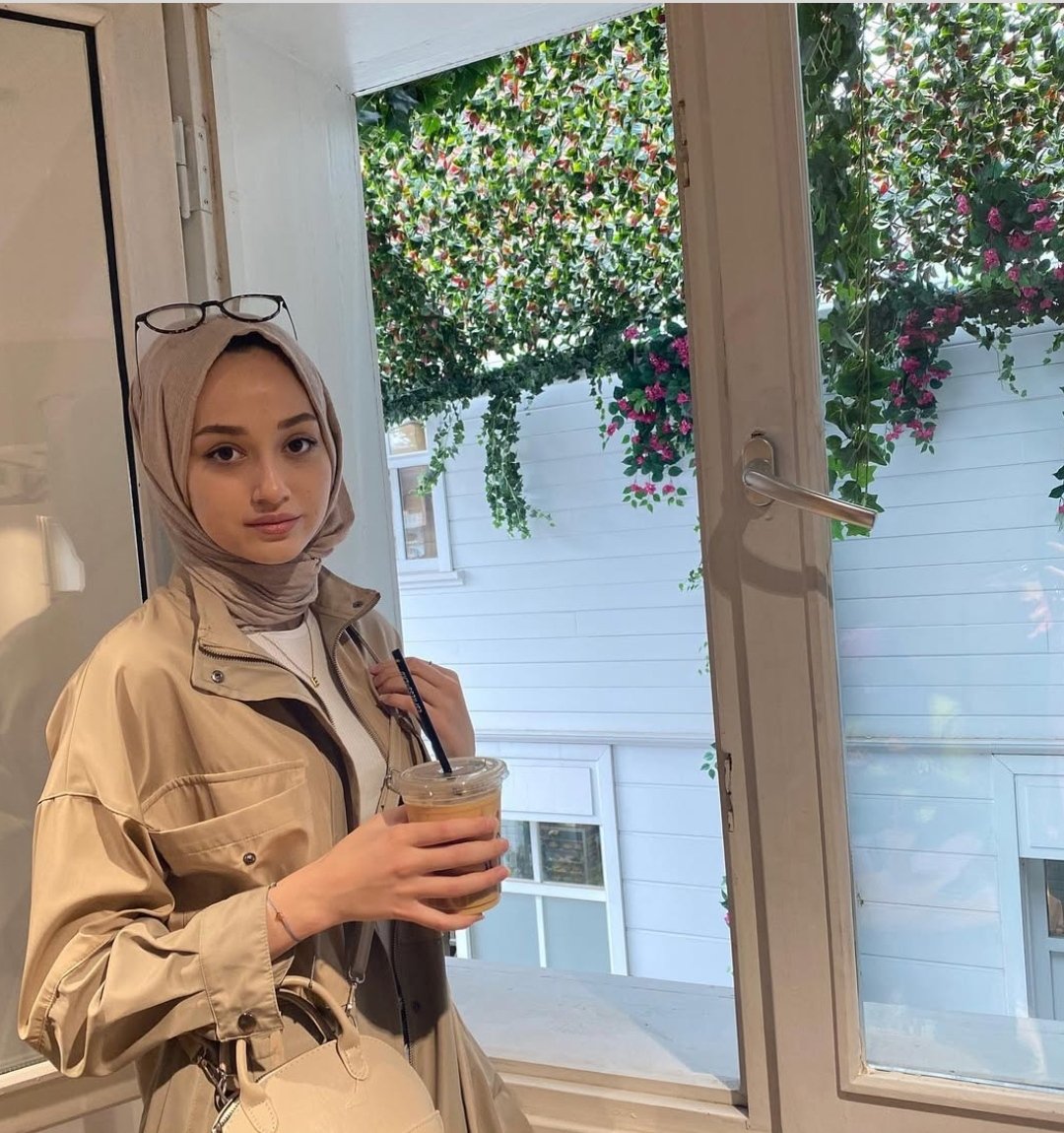 Hınıs Aşkı Bulmuş Kadın Escort Naz